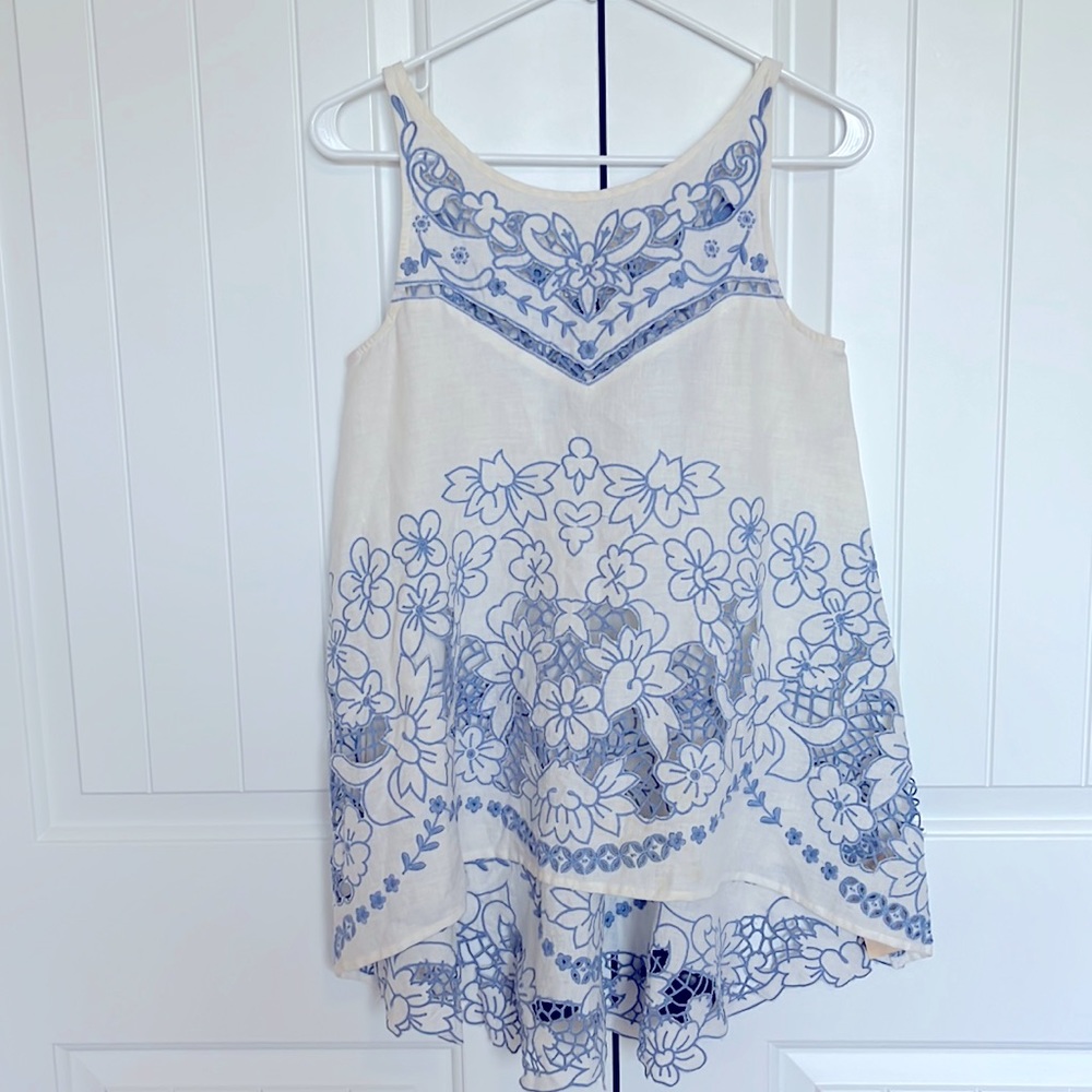 HD in Paris size 0 flowy oversized linen cutout summer cool top